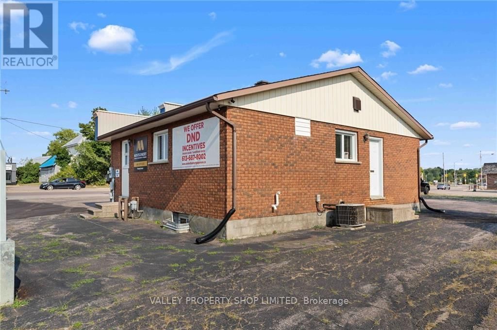 3436 PETAWAWA BOULEVARD Image 28