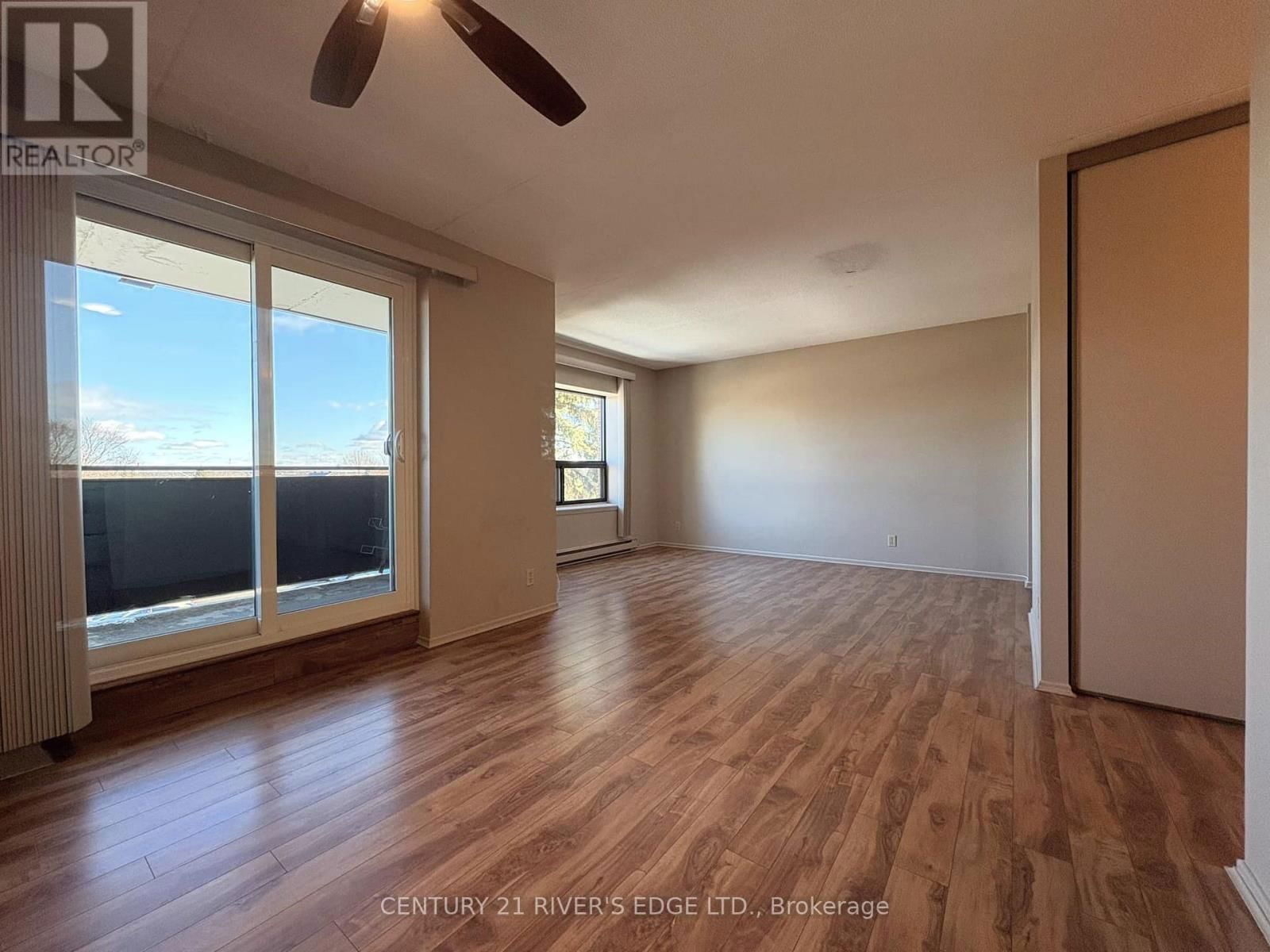 305 - 95 WINDSOR DRIVE Image 14