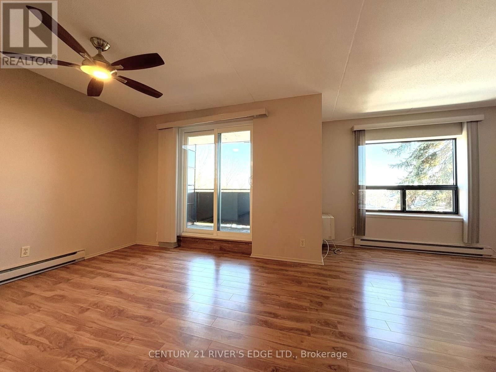 305 - 95 WINDSOR DRIVE Image 15