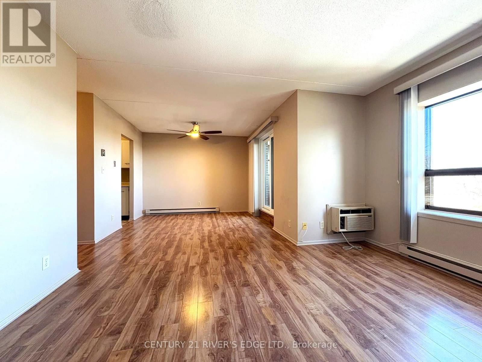 305 - 95 WINDSOR DRIVE Image 16