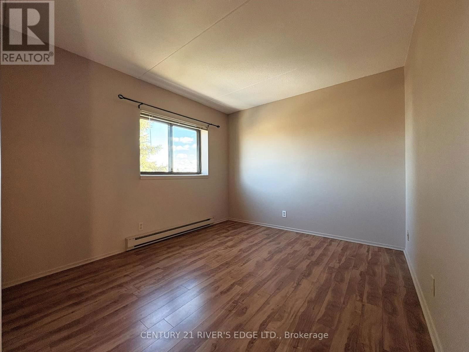 305 - 95 WINDSOR DRIVE Image 22