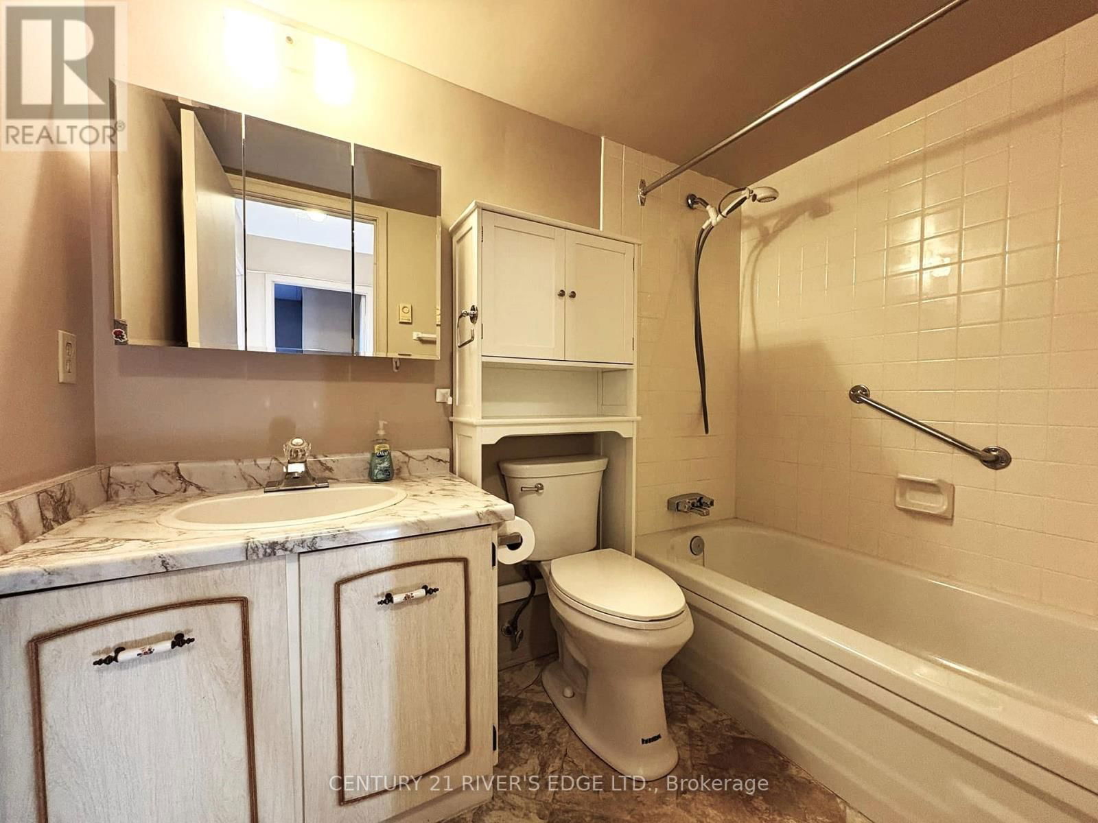305 - 95 WINDSOR DRIVE Image 24