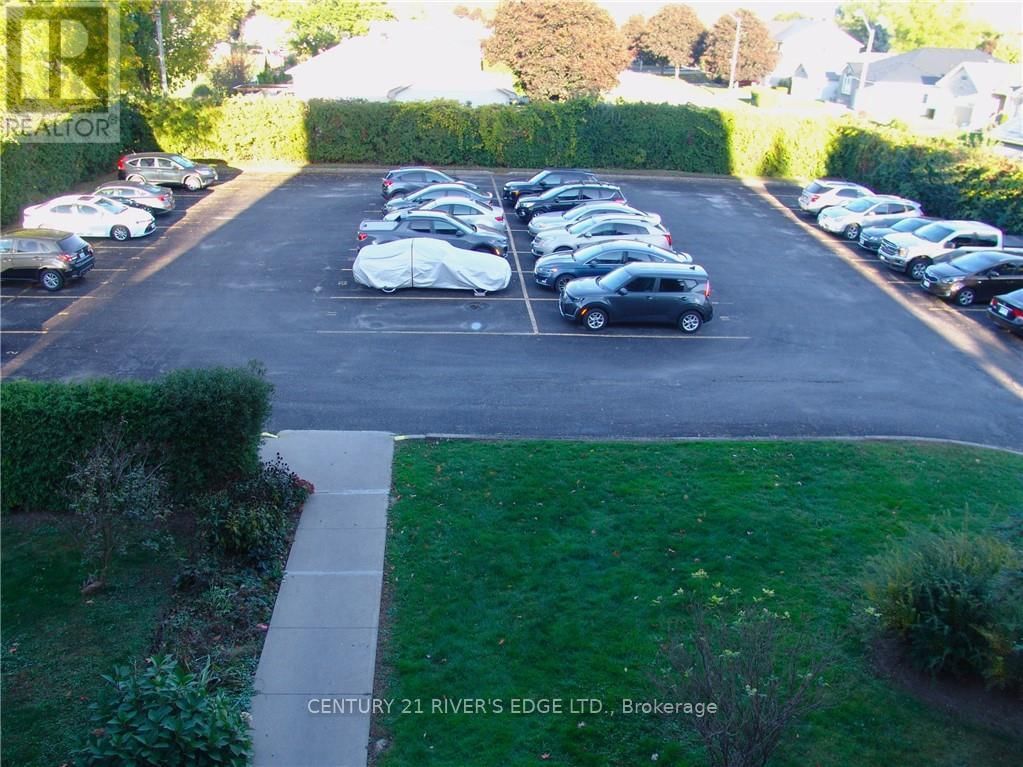 305 - 95 WINDSOR DRIVE Image 30