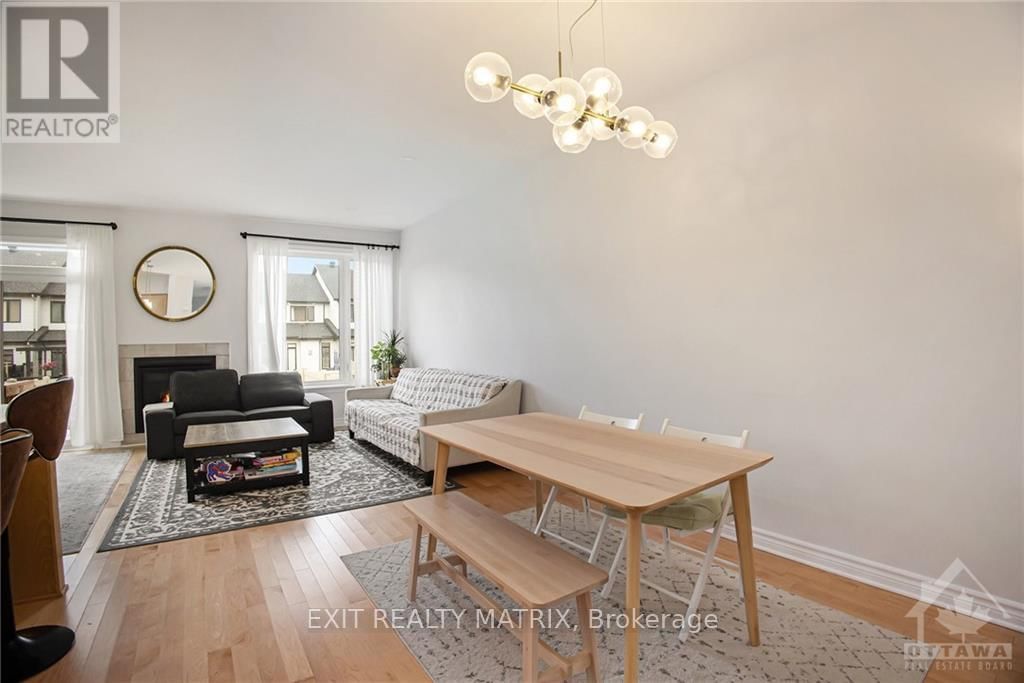 811 CLAPHAM TERRACE Image 11