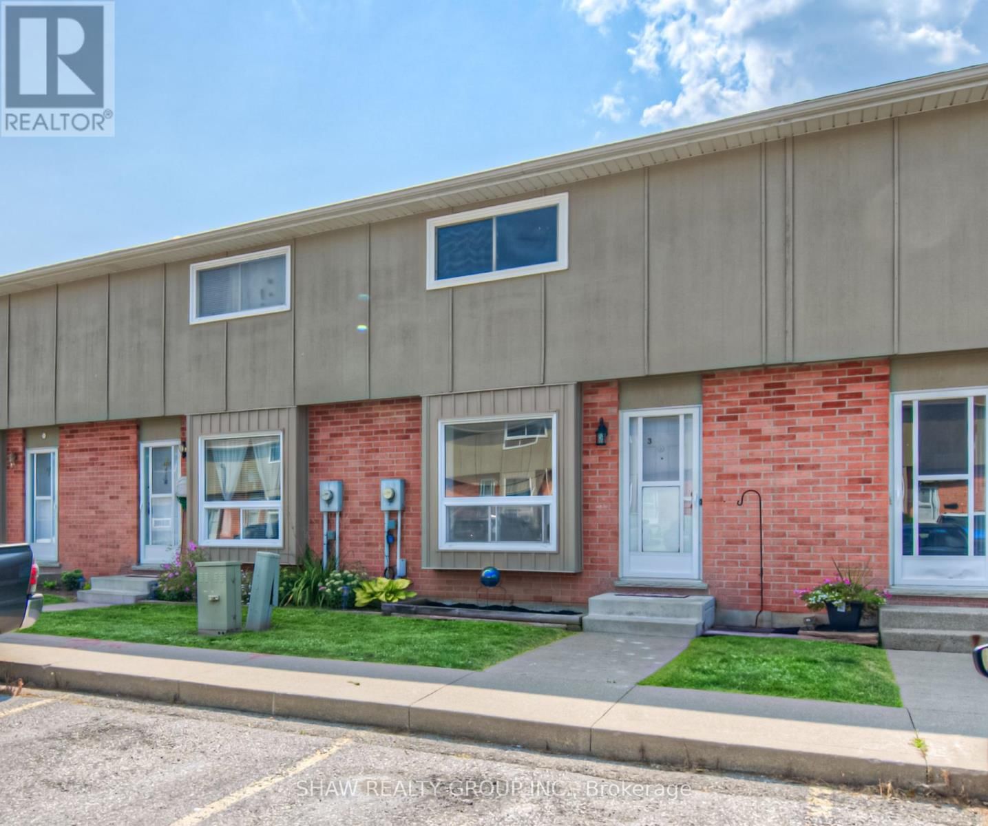 3 - 400 SPRINGBANK AVENUE N Image 3