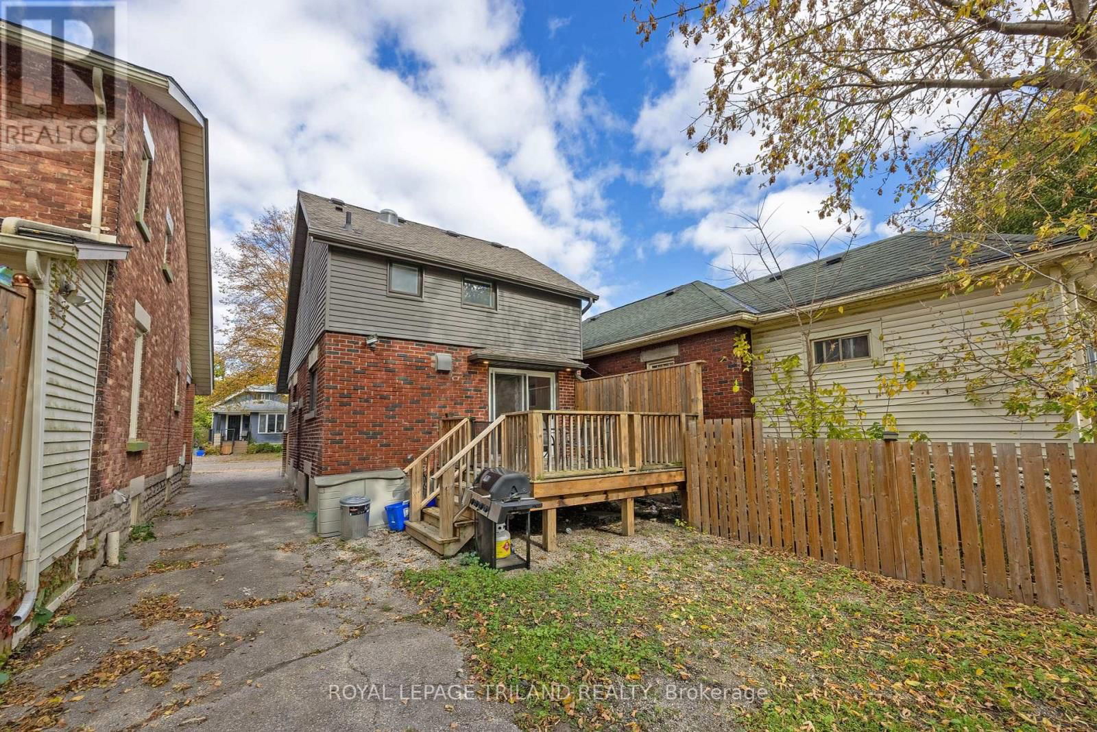 587 ROSEDALE STREET Image 33