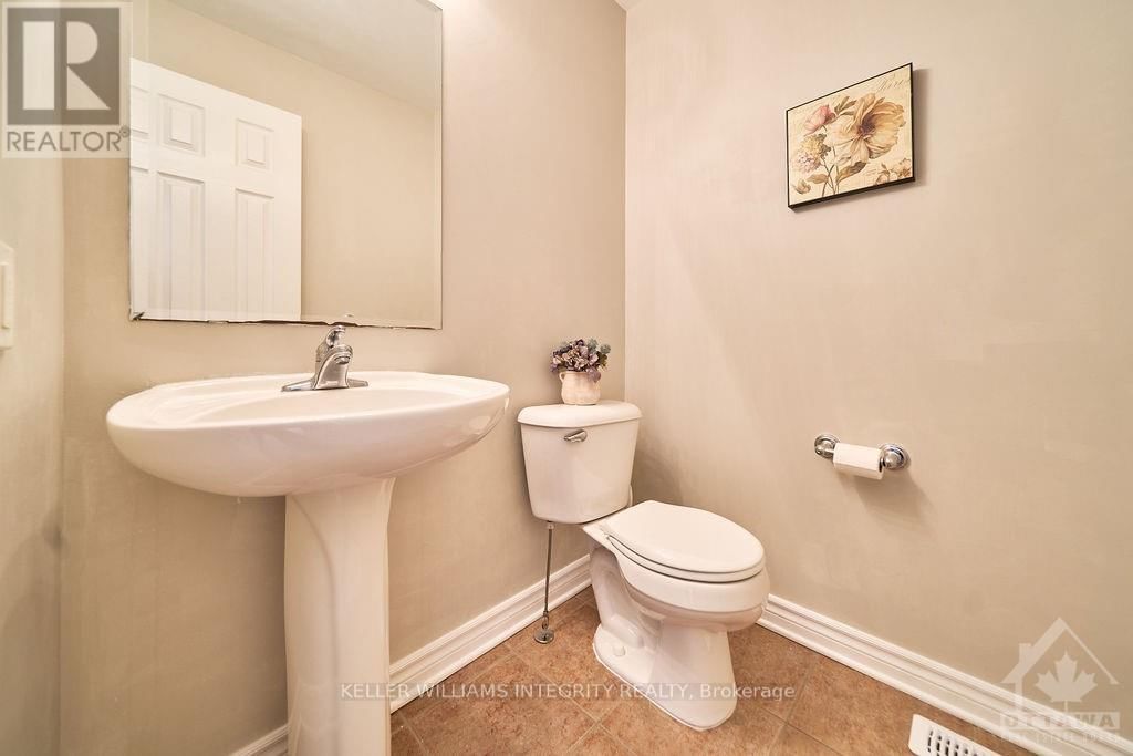 348 SELENE WAY Image 4