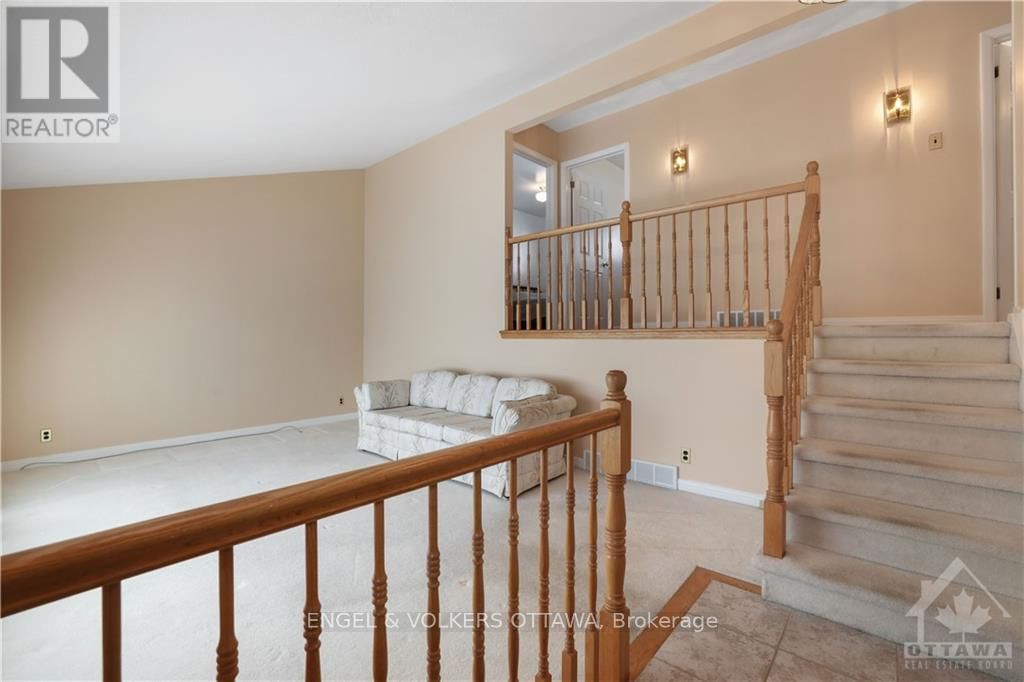 1349 BLOOMSBURY CRESCENT Image 3