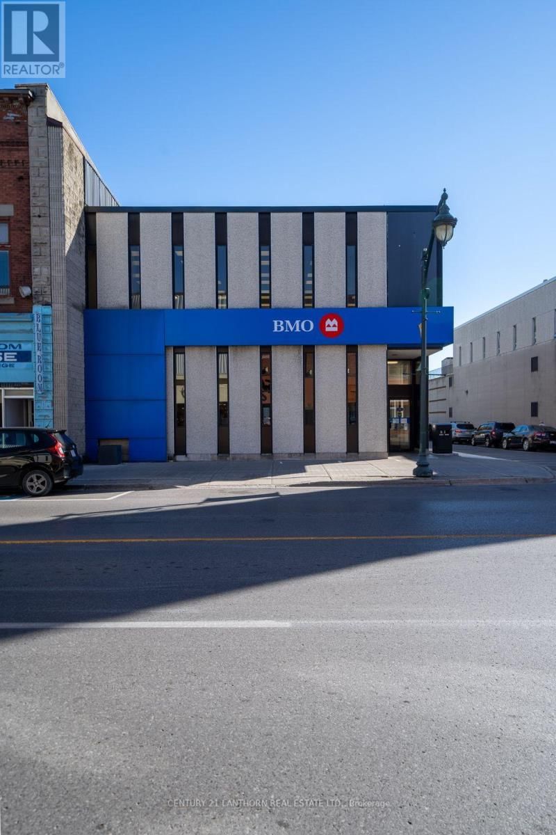 55 DUNDAS STREET W Image 26