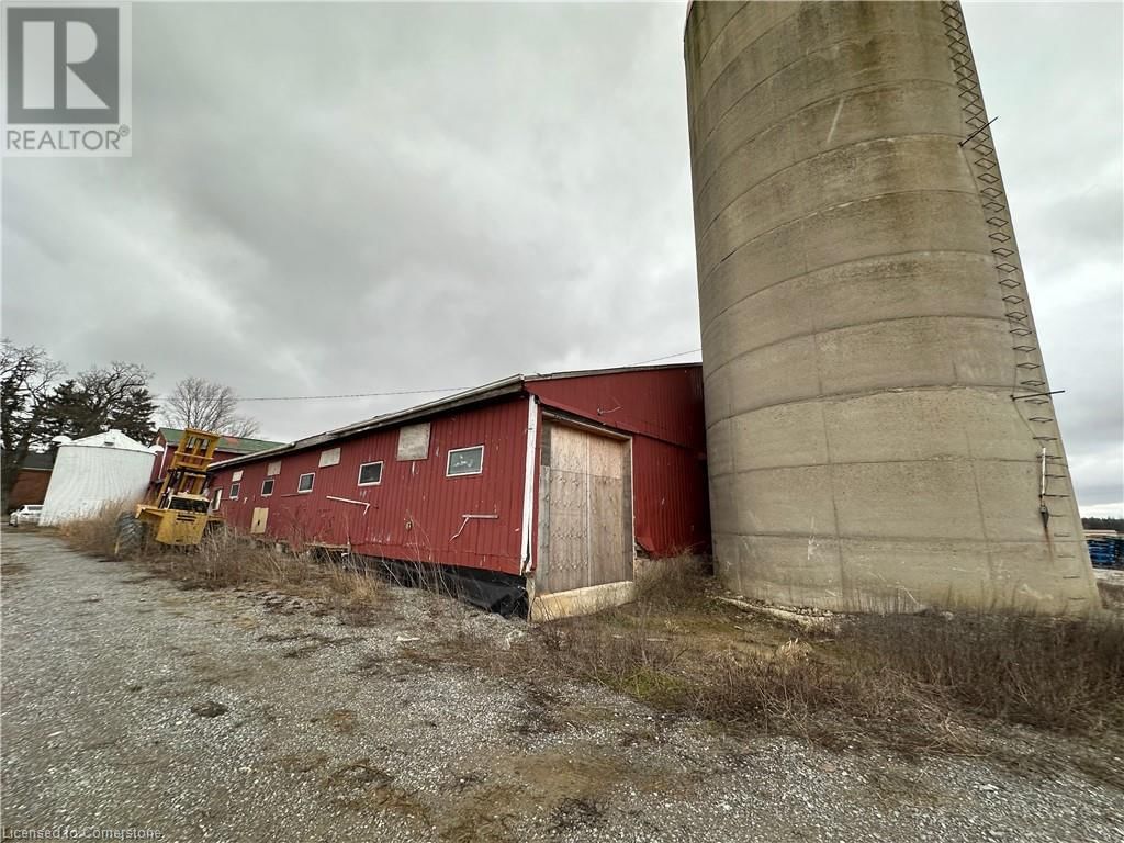 5463 CHIPPEWA Road E Unit# Barn Image 9