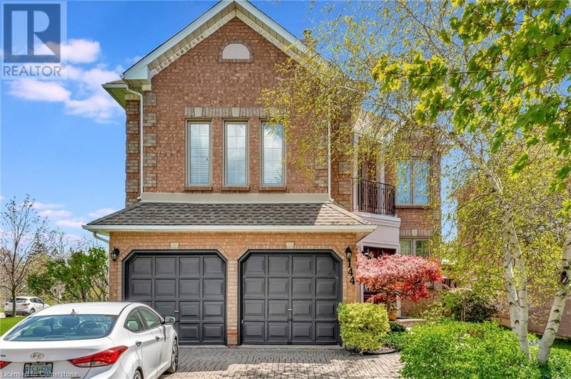 144 COVE Crescent  Stoney Creek, L8E5A2 | Image 2