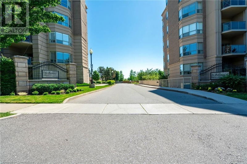 2075 AMHERST HEIGHTS Drive  Burlington, L7P5B8 | Image 3