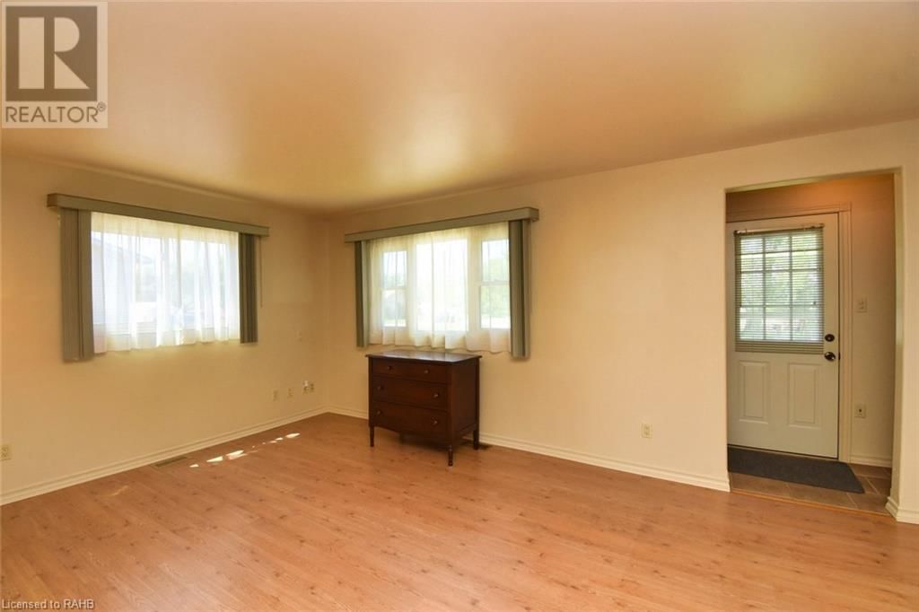 906 LAKESHORE ROAD Image 14