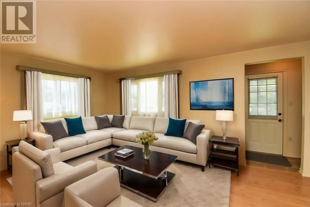 906 LAKESHORE ROAD Image 16