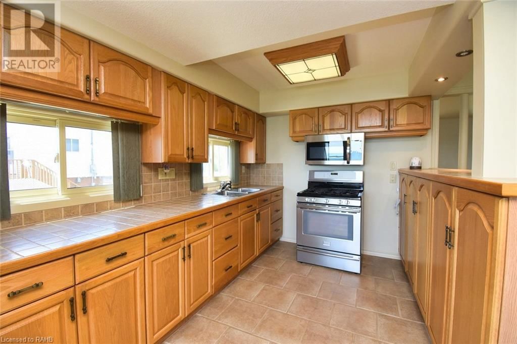 906 LAKESHORE ROAD Image 23