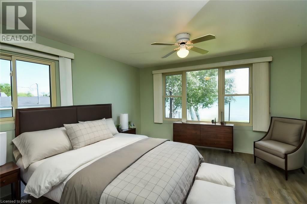 906 LAKESHORE ROAD Image 32