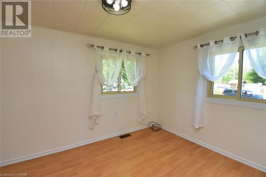 906 LAKESHORE ROAD Image 33
