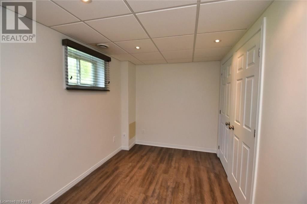 906 LAKESHORE ROAD Image 35