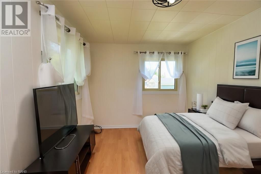 906 LAKESHORE ROAD Image 36