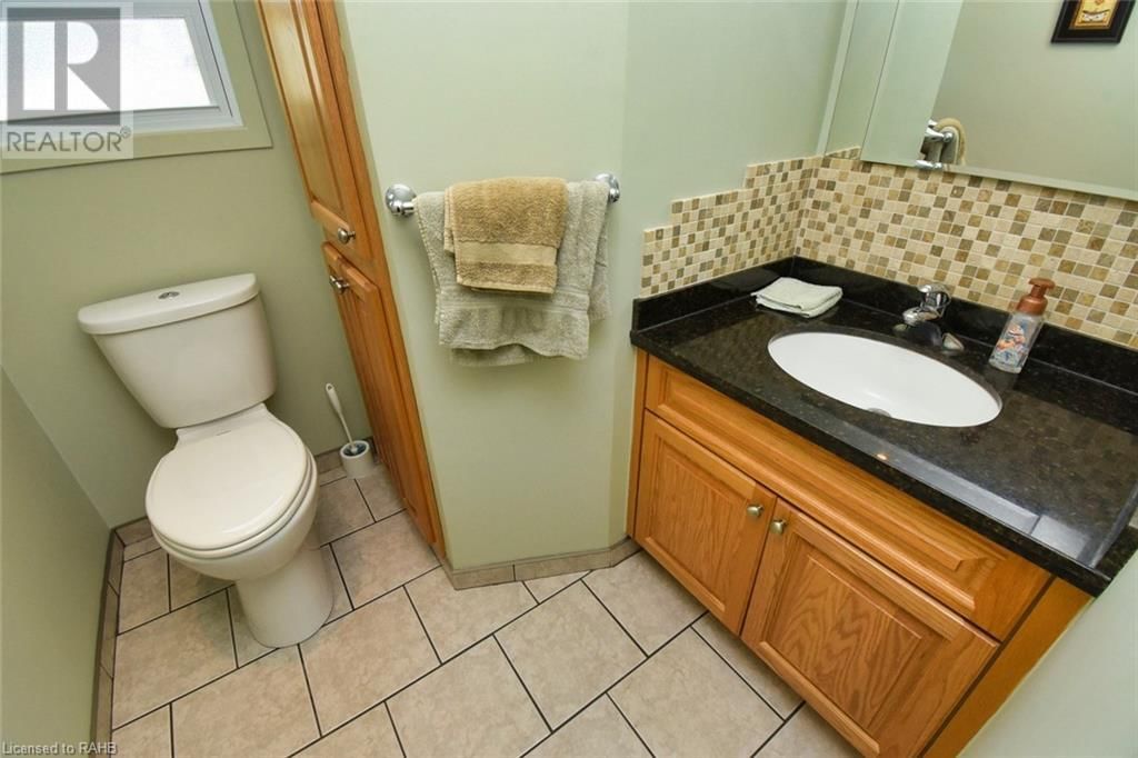906 LAKESHORE ROAD Image 39