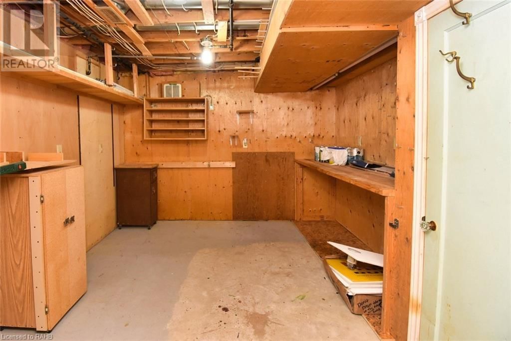906 LAKESHORE ROAD Image 41