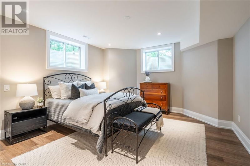 257 SURREY Drive  Oakville, L6L3T6 | Image 48