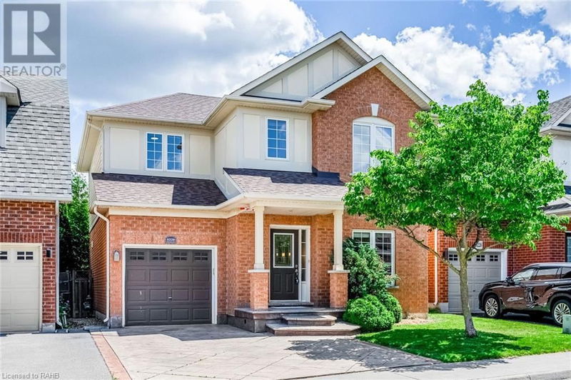 5228 GARLAND Crescent  Burlington, L7L7K9 | Image 1