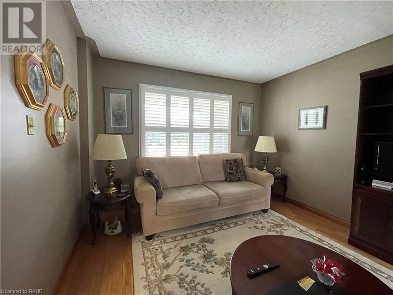 407 MELANIE Crescent  Ancaster, L9G4B1 | Image 7