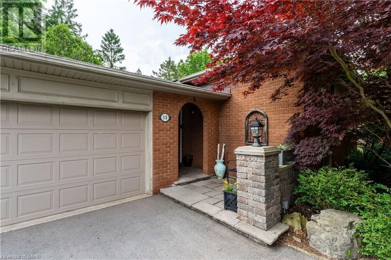 15 LAURENDALE Avenue  Waterdown, L8B0B3 | Image 2