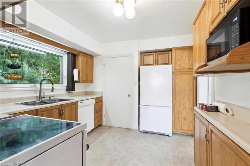 225 HELENA Avenue  Winona, L8E5J9 | Image 23