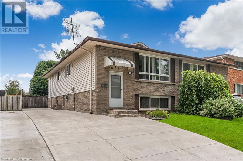 6757 DAWSON Street  Niagara Falls, L2E7B6 | Image 1