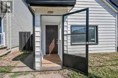 1251 CANNON Street East Hamilton, L8H1V2 | Image 1