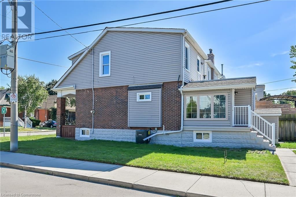 145 CONNAUGHT Avenue N Image 37