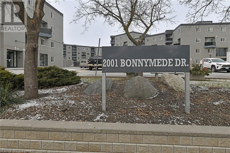 2001 BONNYMEDE Drive  Mississauga, L5J4H8 | Image 1