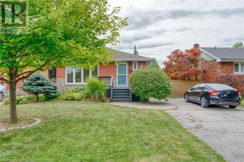 16 WILDEWOOD Avenue  Hamilton, L8T1X3 | Image 2