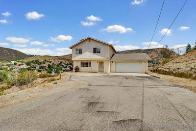 833 Cochran Trl, El Cajon, CA 92019