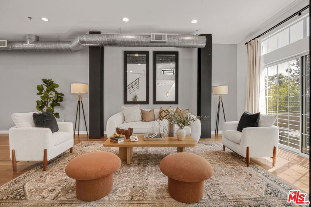 5300 Playa Vista Drive #6