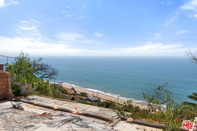 17624 Tramonto Drive, Pacific Palisades, CA 90272
