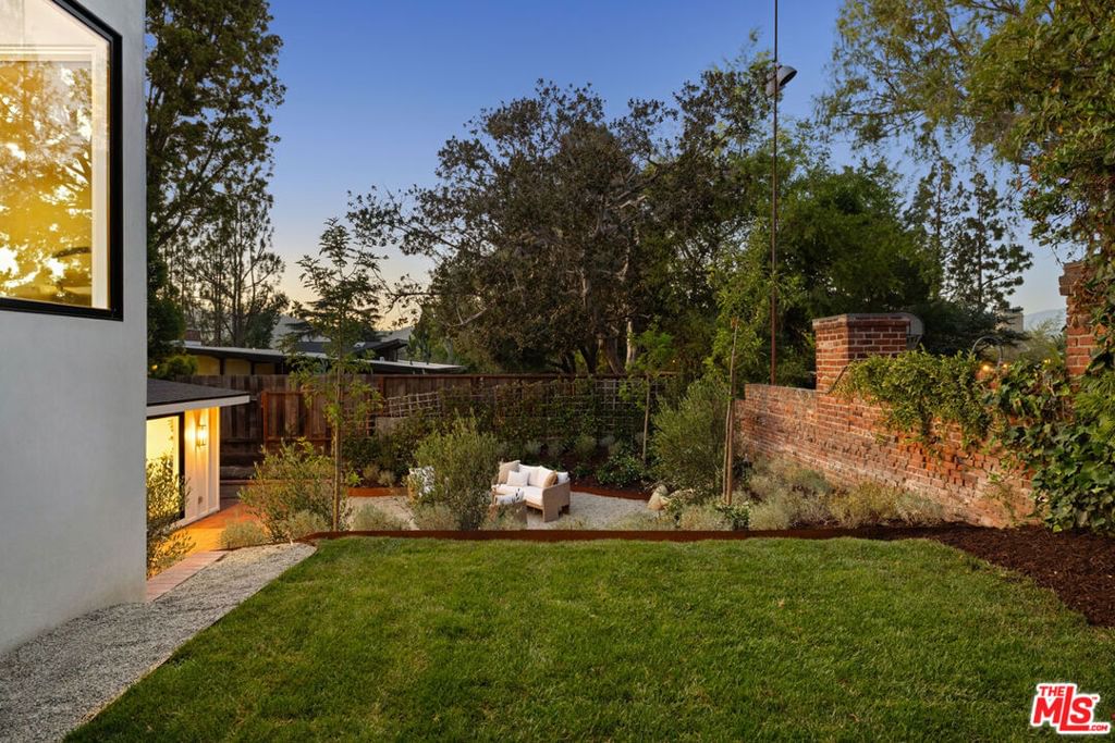 2536 Micheltorena Street — photo 4