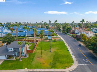 1609 Willow Lake Rd, Discovery Bay, CA 94505