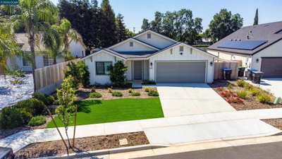 2245 Oak Ave, Visalia, CA 93292