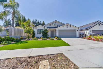 2245 Oak Ave, Visalia, CA 93292