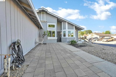 200 Spindrift Ct, Oakley, CA 94561