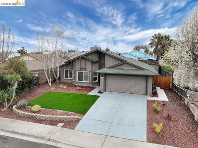 215 Spindrift Ct, Oakley, CA 94561