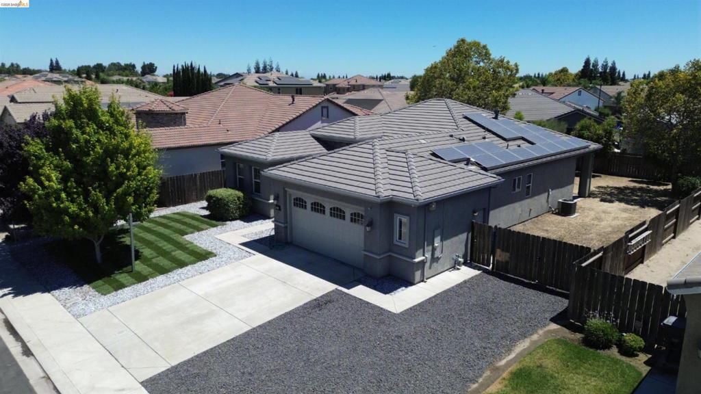 1110 Clearwater Creek Blvd, Manteca, CA, 95336