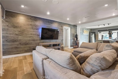 20422 20424 Schoenborn, Winnetka, CA 91306