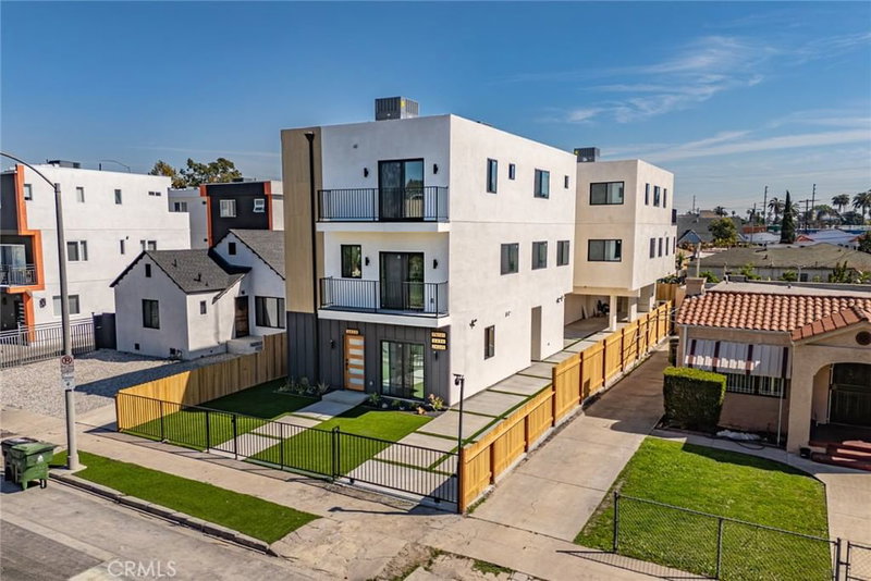 2424 West View