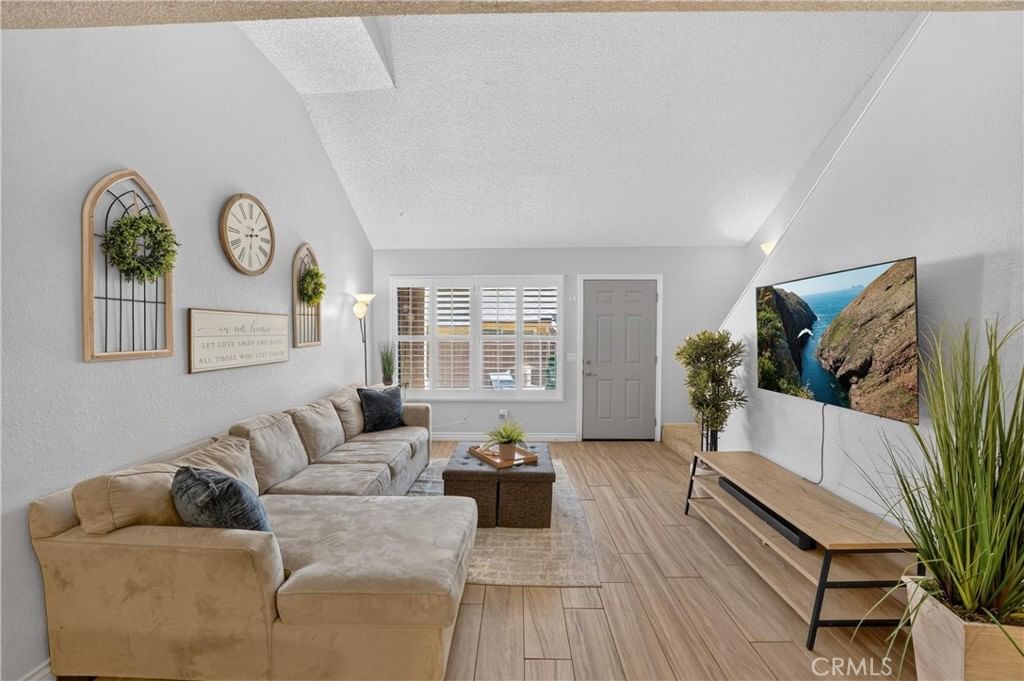 435 9th, B3, Upland, CA, 91786