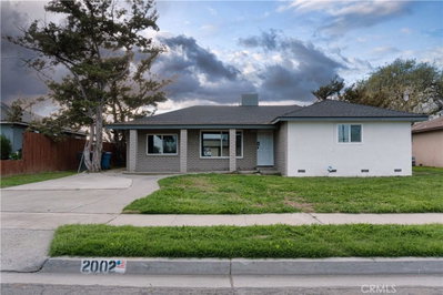 2002 Woodridge, Hanford, CA 93230
