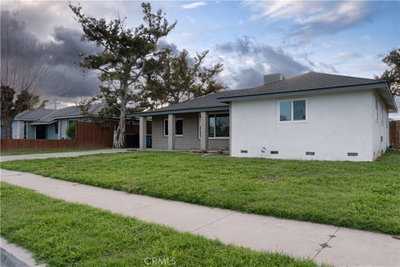 2002 Woodridge, Hanford, CA 93230